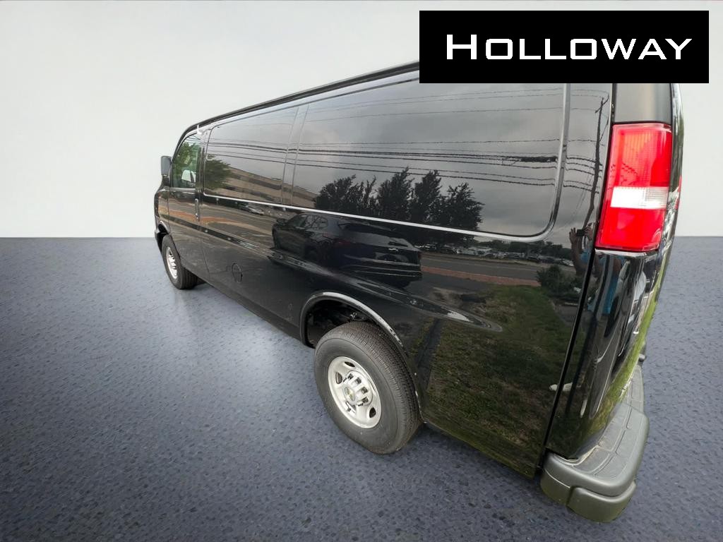 2025 Chevrolet Express Cargo WT