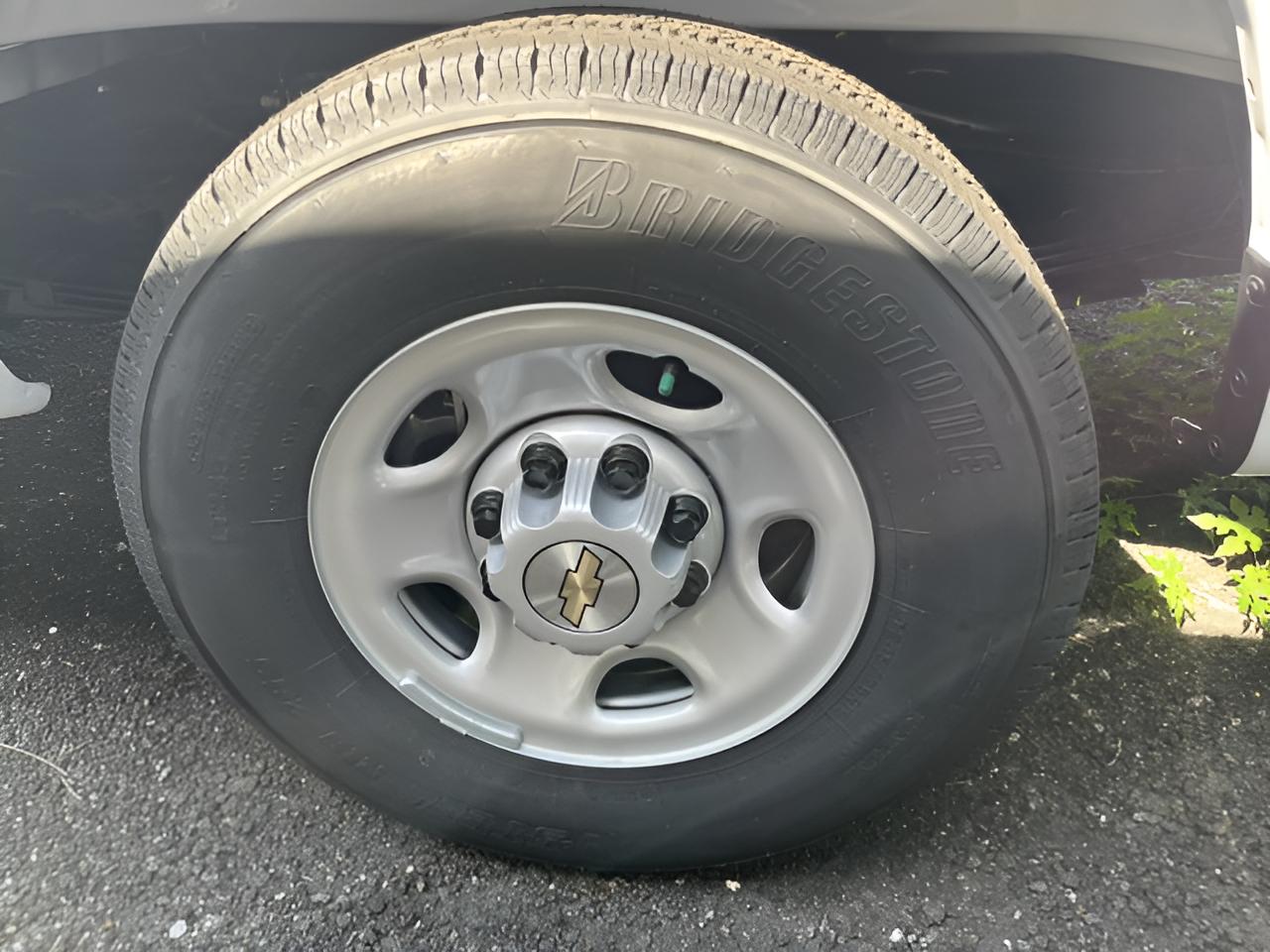 2025 Chevrolet Express Cargo WT