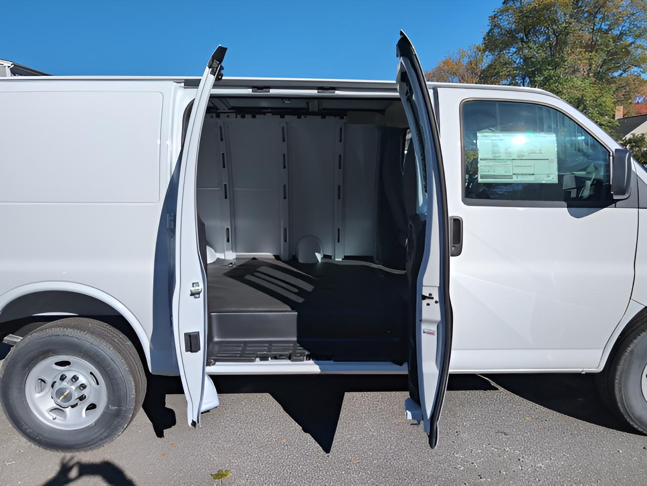 2025 Chevrolet Express Cargo 2500 WT