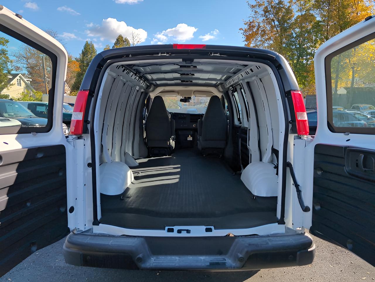 2025 Chevrolet Express Cargo 2500 WT