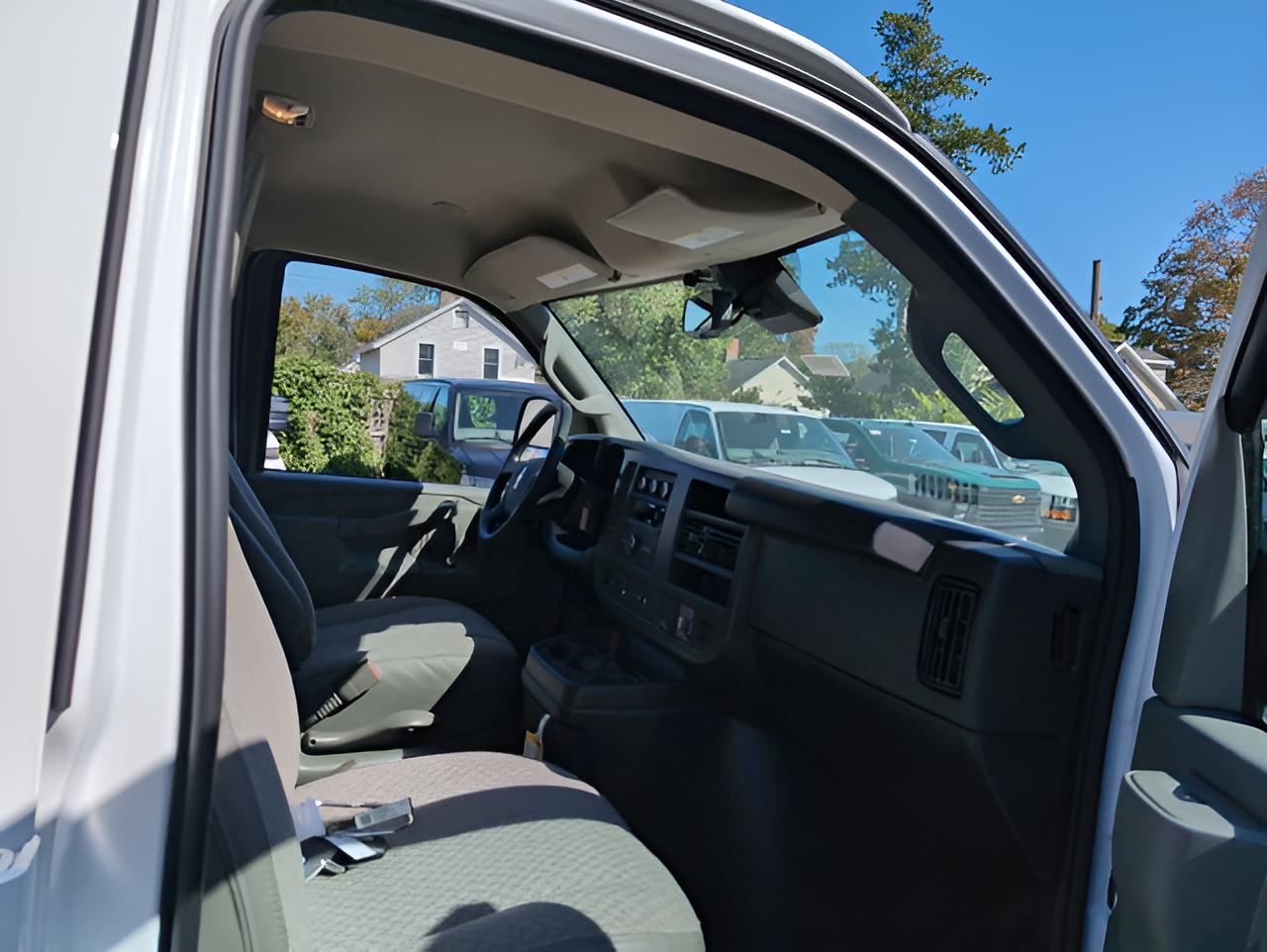 2025 Chevrolet Express Cargo WT