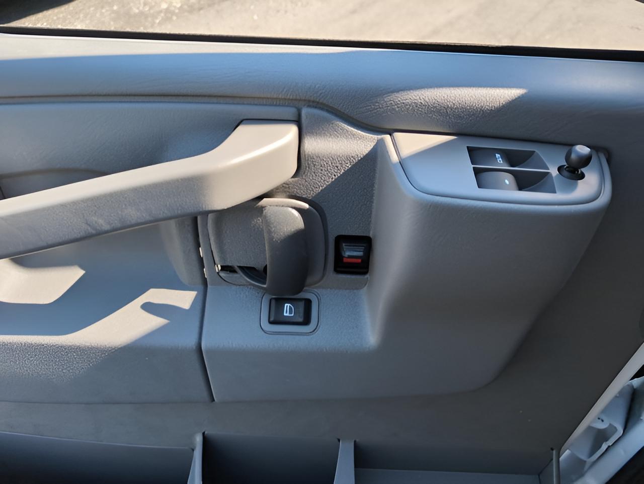 2025 Chevrolet Express Cargo WT