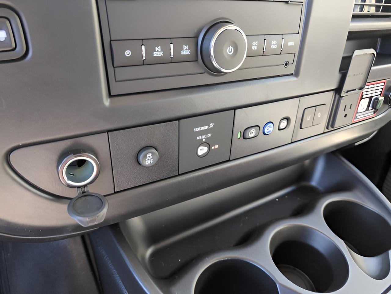 2025 Chevrolet Express Cargo WT