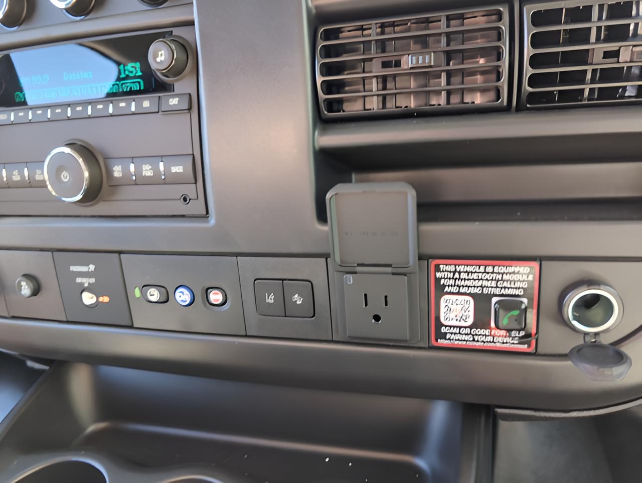 2025 Chevrolet Express Cargo WT