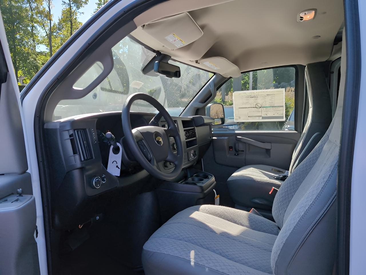 2025 Chevrolet Express Cargo WT