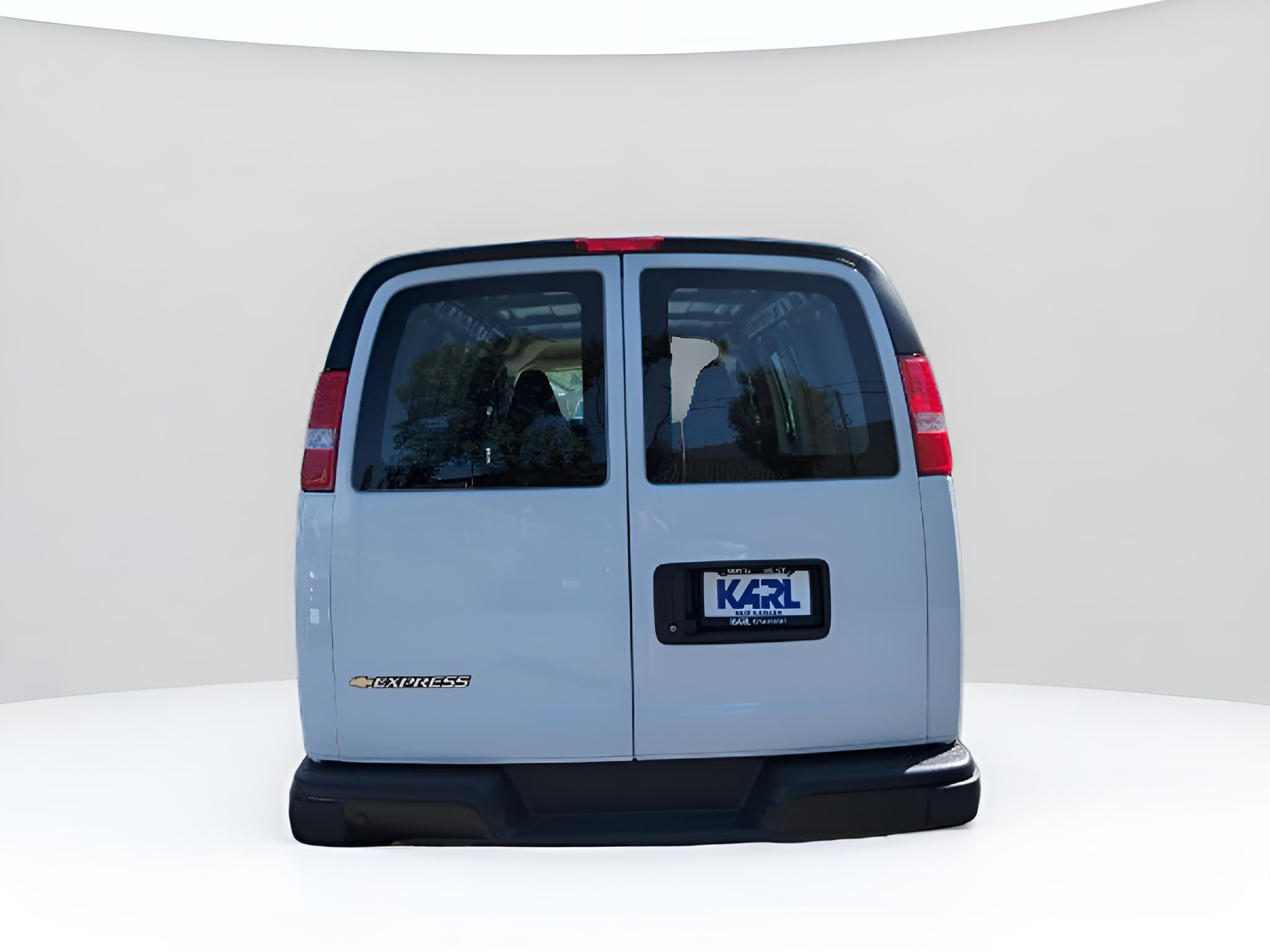 2025 Chevrolet Express Cargo WT