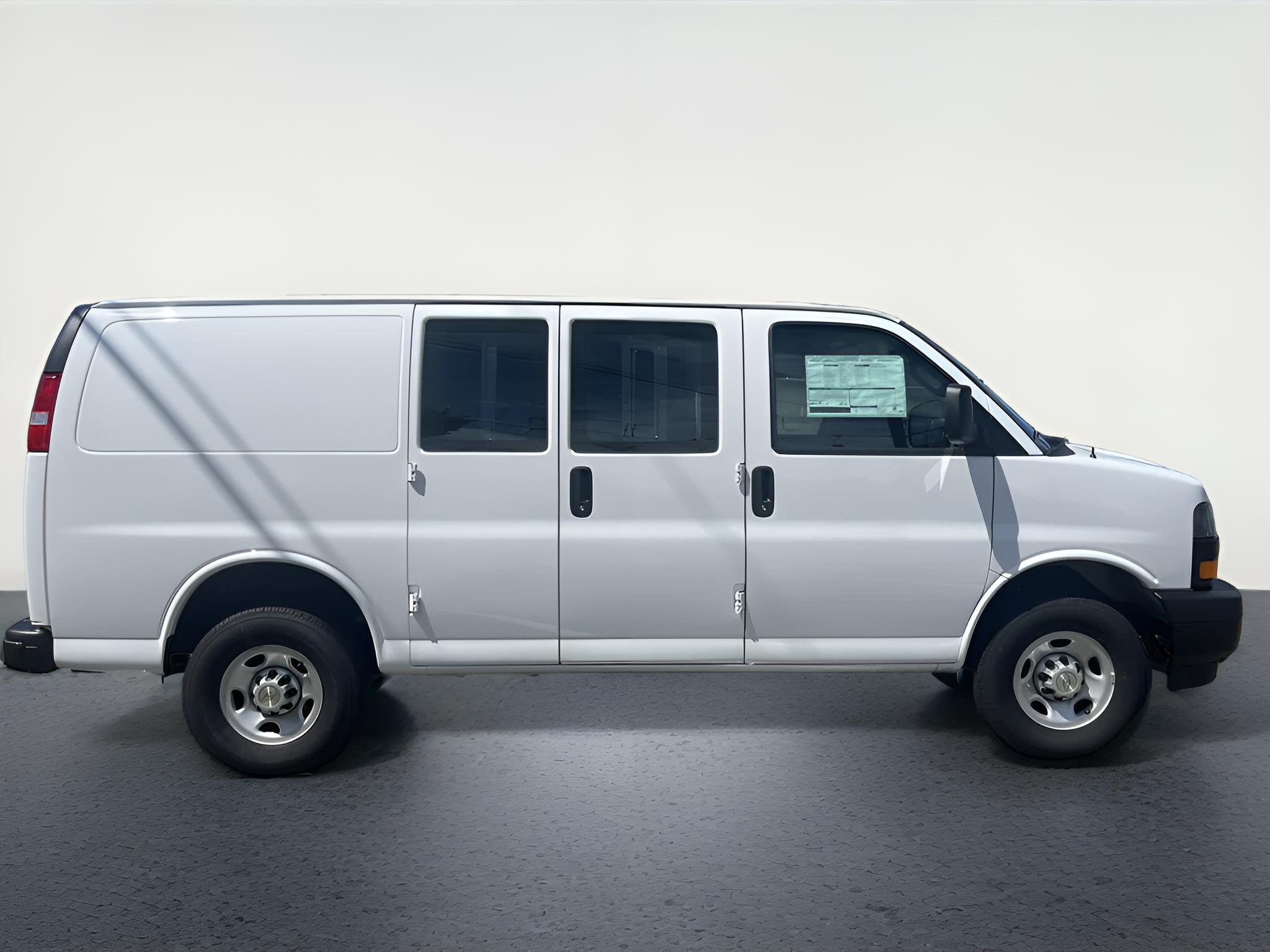2024 Chevrolet Express Cargo 3500 WT