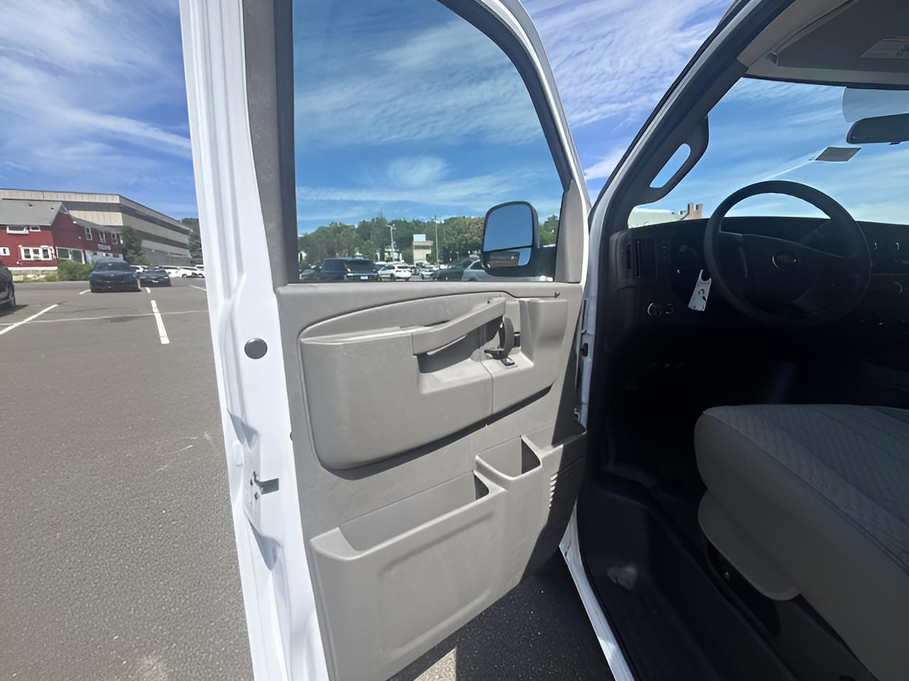 2024 Chevrolet Express Cargo 3500 WT