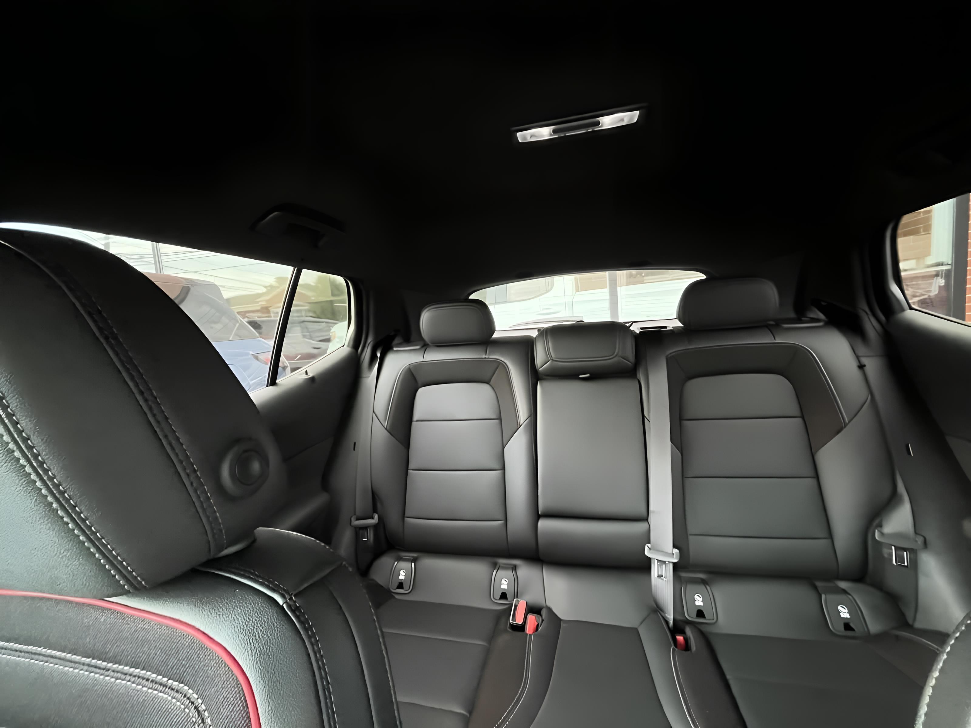 2025 Chevrolet Equinox EV RS - Photo 11